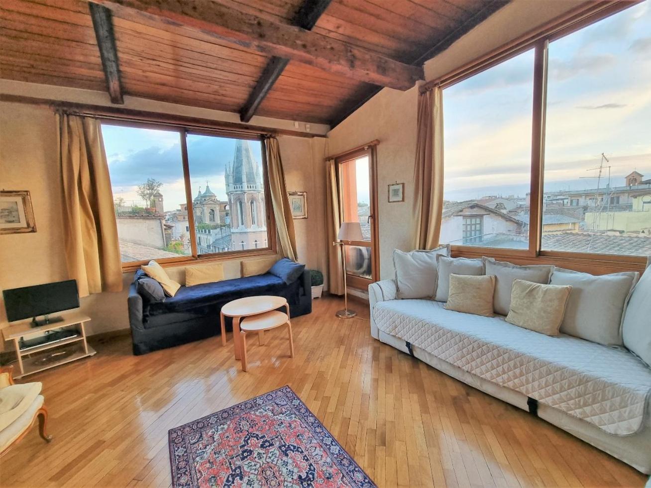 Gorgeous penthouse Spanish Steps