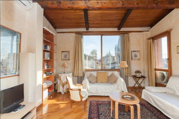 Gorgeous penthouse Spanish Steps image 14