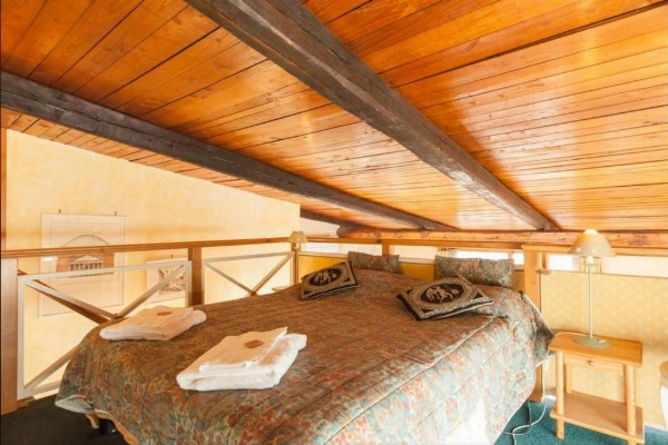 Gorgeous penthouse Spanish Steps image 17