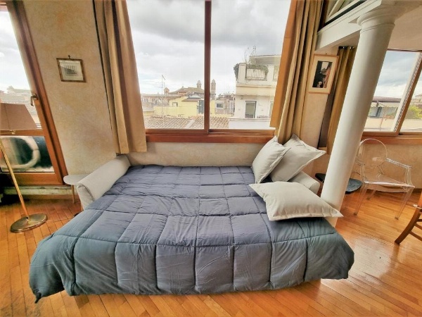 Gorgeous penthouse Spanish Steps image 22